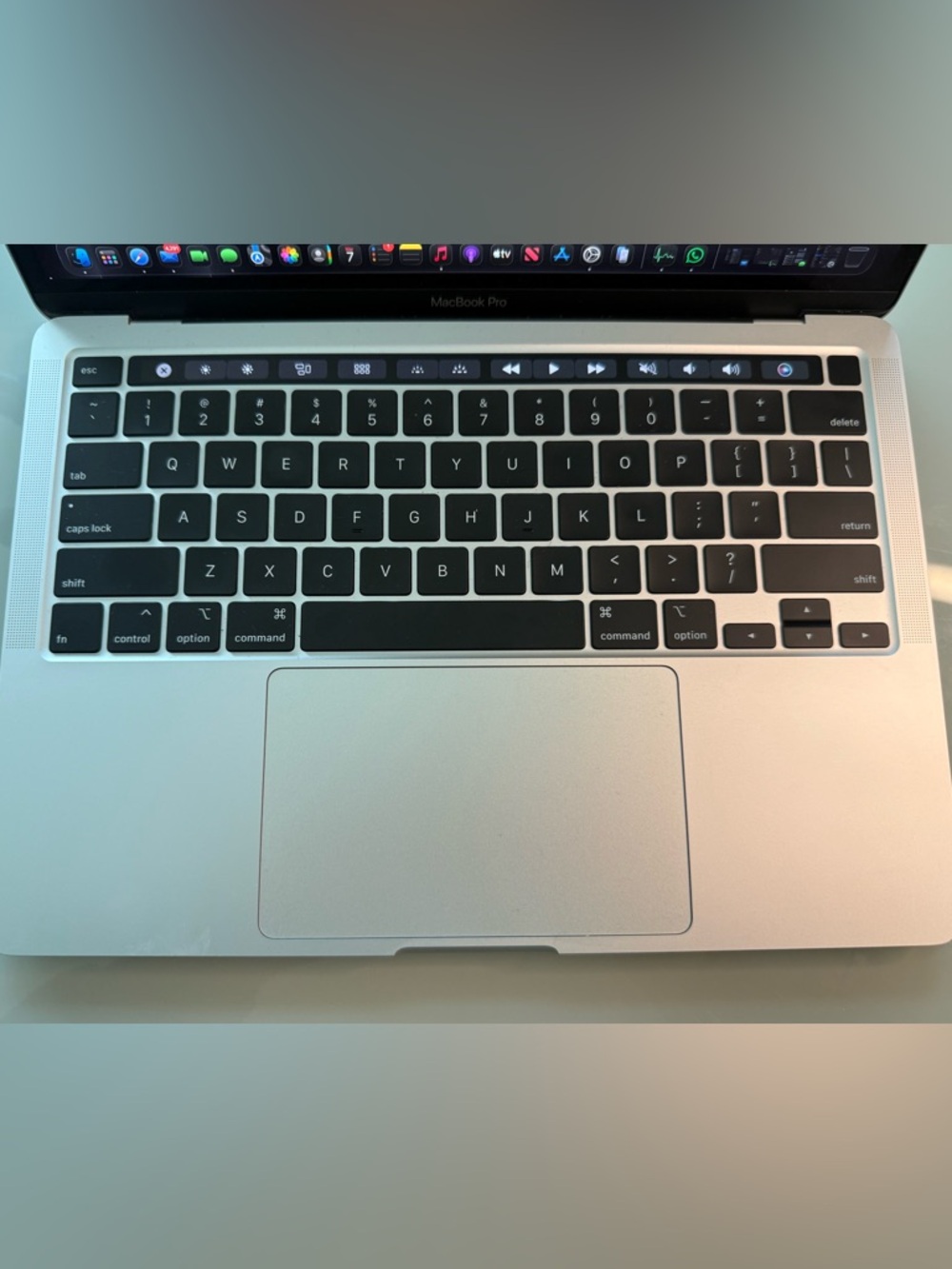 MacBook Pro 13 inch 2020 4 thunderbolt (USB C) intel i5 - Picture 5 of 9